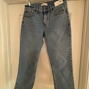 Abercrombie & Fitch Mid Rise Capri Jean Medium with Outseam Vent Size 29 Long